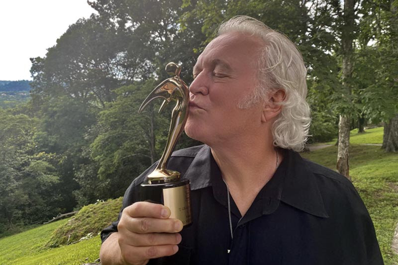 T. Graham Brown + Jason Blaine Win 2021 Telly Award For “Rainy Night In Georgia”